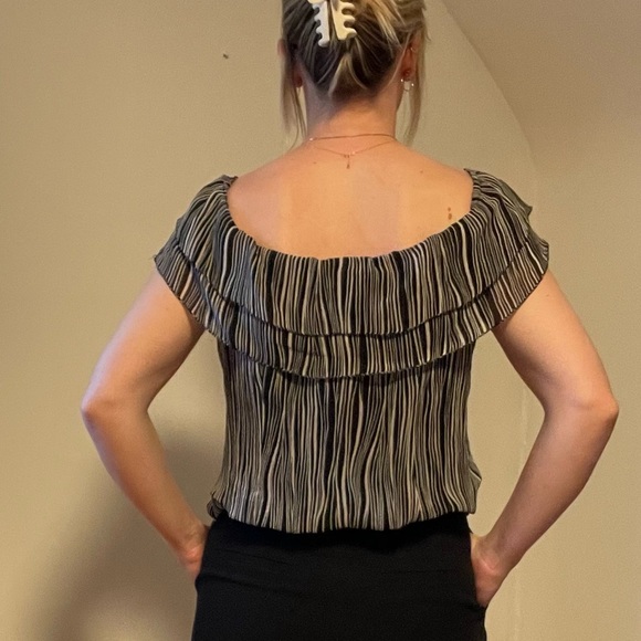 Silk Sleeveless Top w Ruffle Detail - Picture 3 of 8